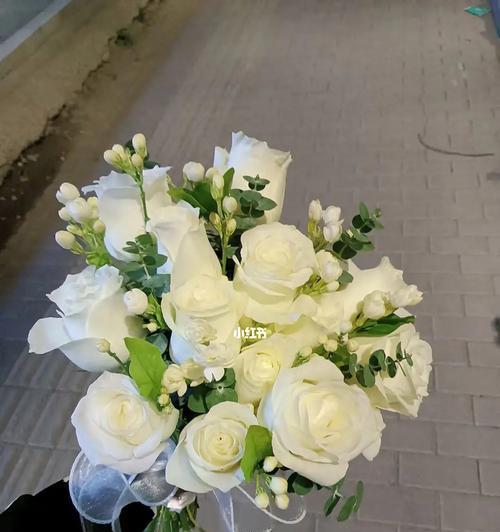 手捧花茉莉有什么寓意？如何挑选寓意浪漫的茉莉花束？