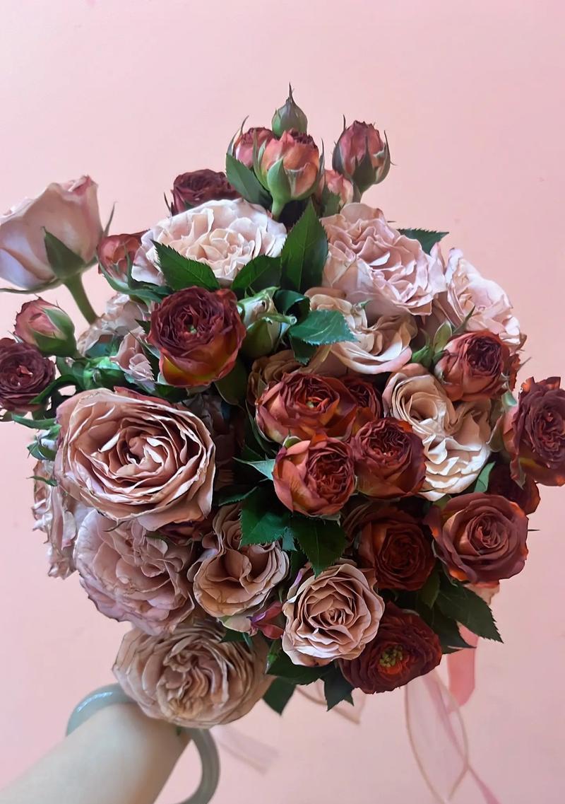 手捧花传递了什么信息？接到手捧花的寓意是什么？