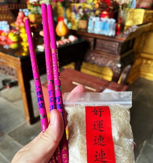 福建人戴花有什么特别的寓意？这种习俗有何历史？