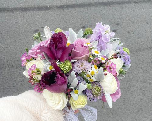 手捧花通常象征着什么？手捧花的寓意是什么？