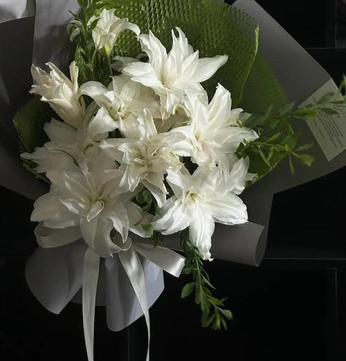6种颜色百合花的寓意和象征是什么？它们各自代表什么？