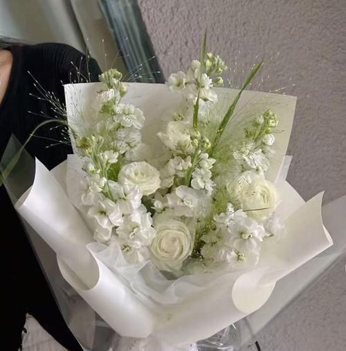 一整束白色花代表什么？白色花束的寓意是什么？