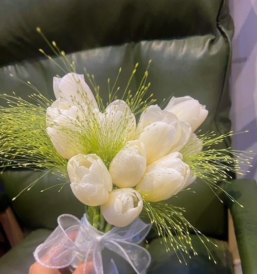 手捧花代表的幸福花语是什么？