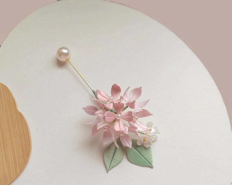 缠花胸针作为礼物送给长辈有何寓意？