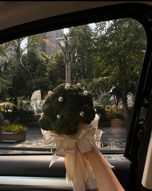 手捧花送大姑子的寓意是什么？它们各自代表什么？