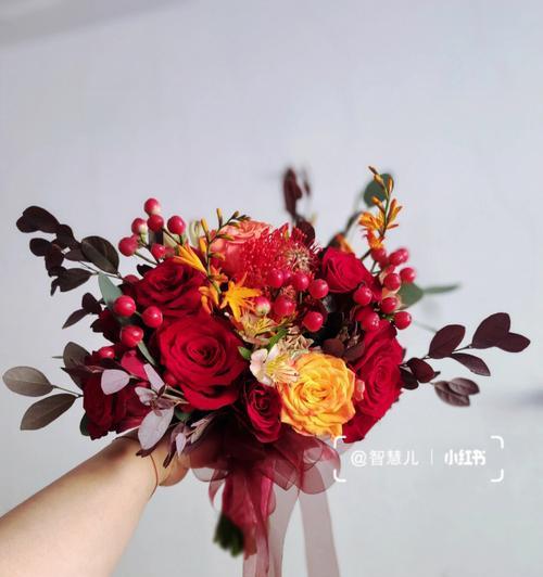 合欢扇与手捧花寓意相同吗？两者在寓意上有何异同？