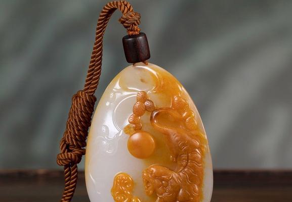 富贵花玉牌代表什么？它的寓意是什么？