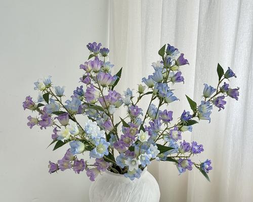 手捧铃兰假花的寓意和象征是什么？铃兰假花代表什么？