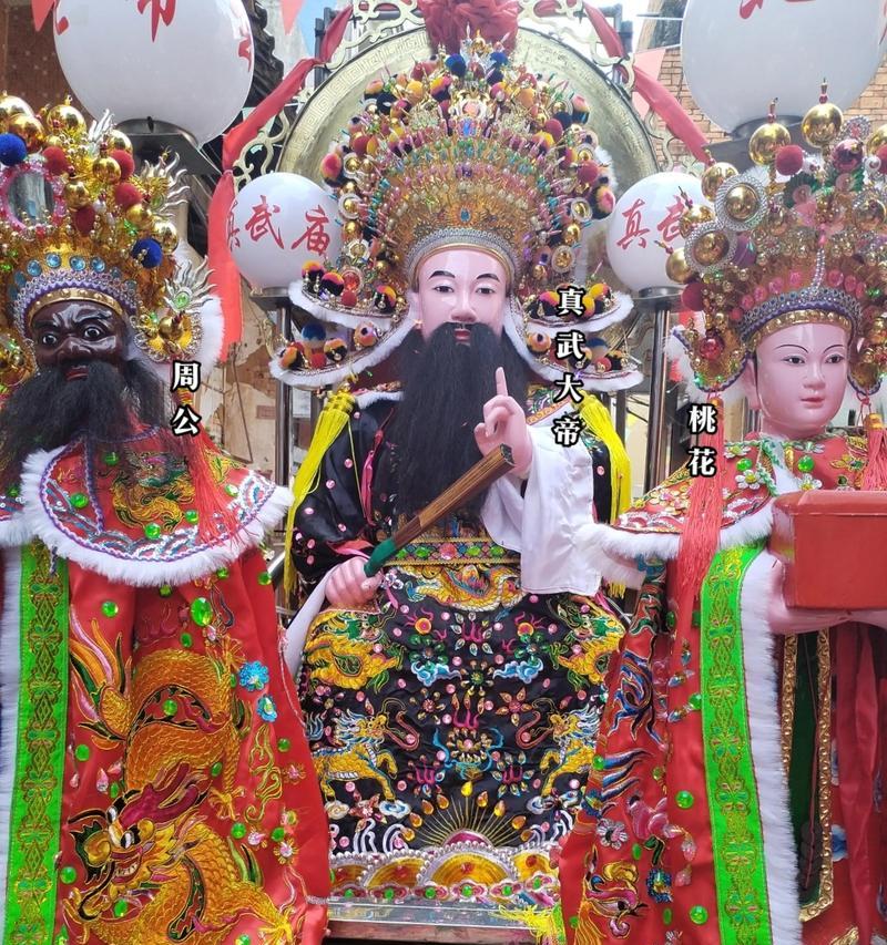 游神时不同颜色的花有什么特别的寓意吗？