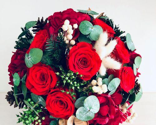 白色红色手捧花有何寓意？它们代表了什么？