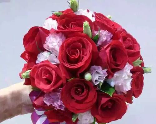 白色红色手捧花有何寓意？它们代表了什么？