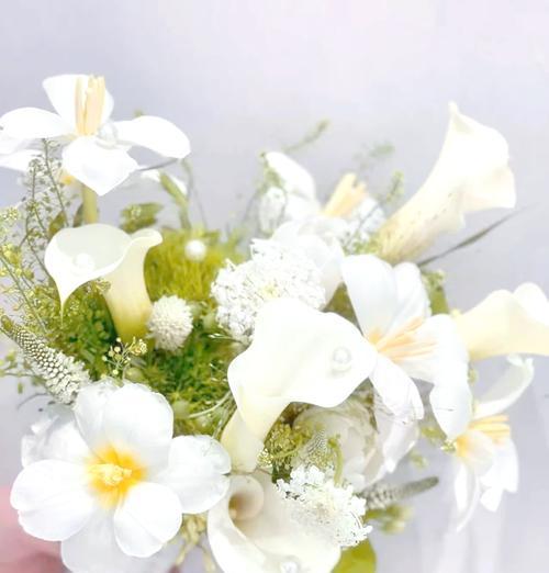 手捧花对新人有何意义？新人手捧花的花语是什么？