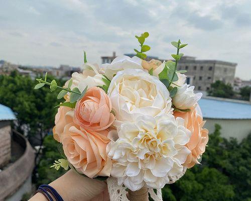傣族新娘手捧花有何寓意？傣族新娘花捧花的含义是什么？