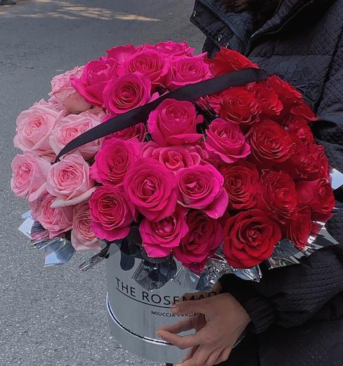 三色玫瑰花代表什么？它的花语有哪些含义？