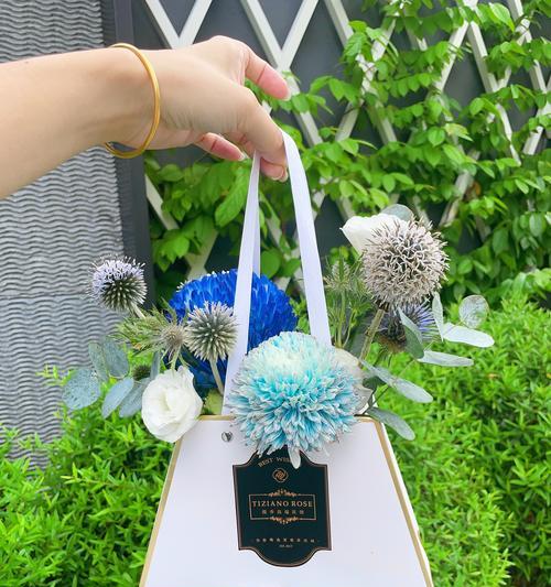 手捧花通常包含哪些寓意？