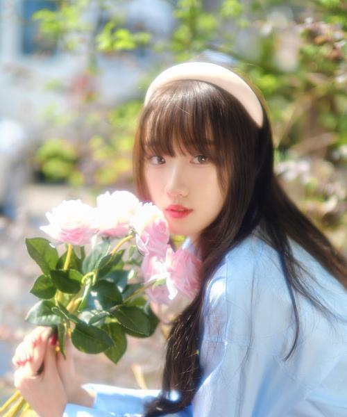 手捧花旺桃花有什么寓意？