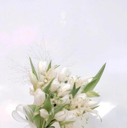 手捧花和手抓马尾有何特殊含义？