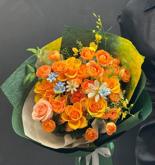 橘黄色花瓶适合插什么花？