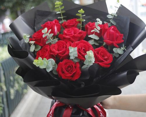 红色玫瑰花12朵意味着什么？