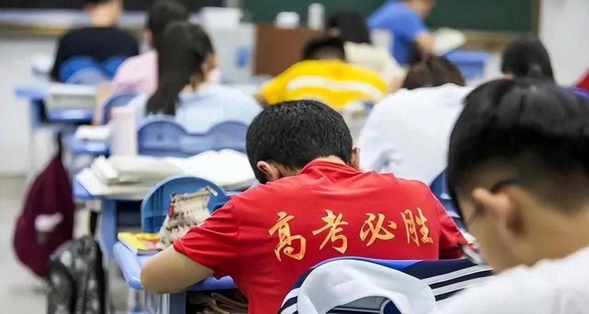 “不录取又何必羞辱我”！女孩被云南大学3字劝退，瞬间破防崩溃