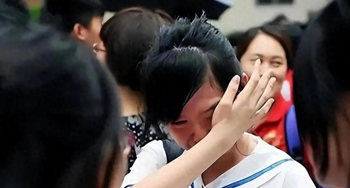 “不录取又何必羞辱我”！女孩被云南大学3字劝退，瞬间破防崩溃